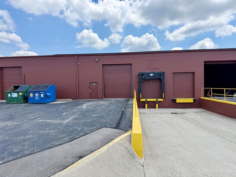 More Photos Of 701-713 Hadley Dr, Columbus Warehouse For Lease
