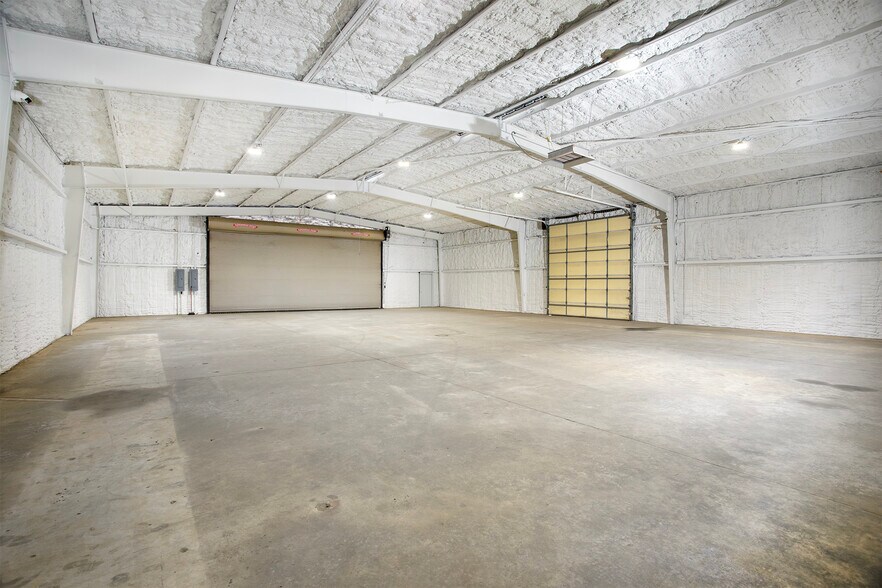 More Photos Of 15503 TX-110, Whitehouse Warehouse For Lease
