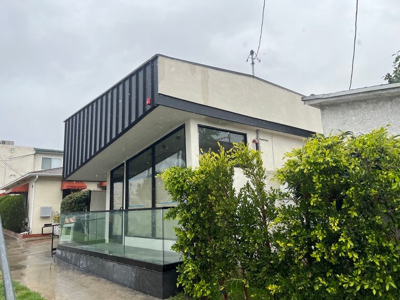 Primary Photo Of 814 N Kenilworth Ave, Glendale Freestanding For Lease