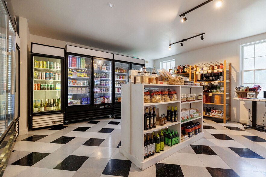 More Photos Of 139 S Main St, Sheffield Freestanding For Sale