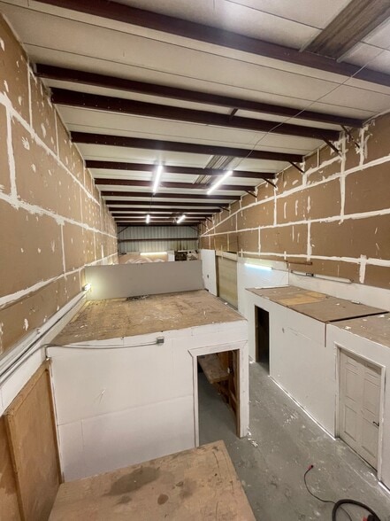 More Photos Of 9161 131st Pl N, Largo Warehouse For Lease