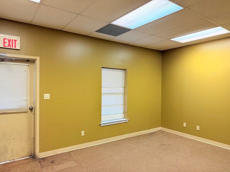 More Photos Of 1590 Bonnie Ln, Cordova Office For Lease