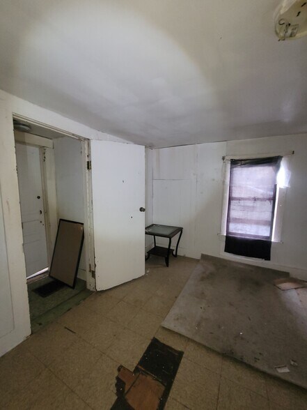 More Photos Of 1823 W 8th St, Muncie Multifamily For Sale
