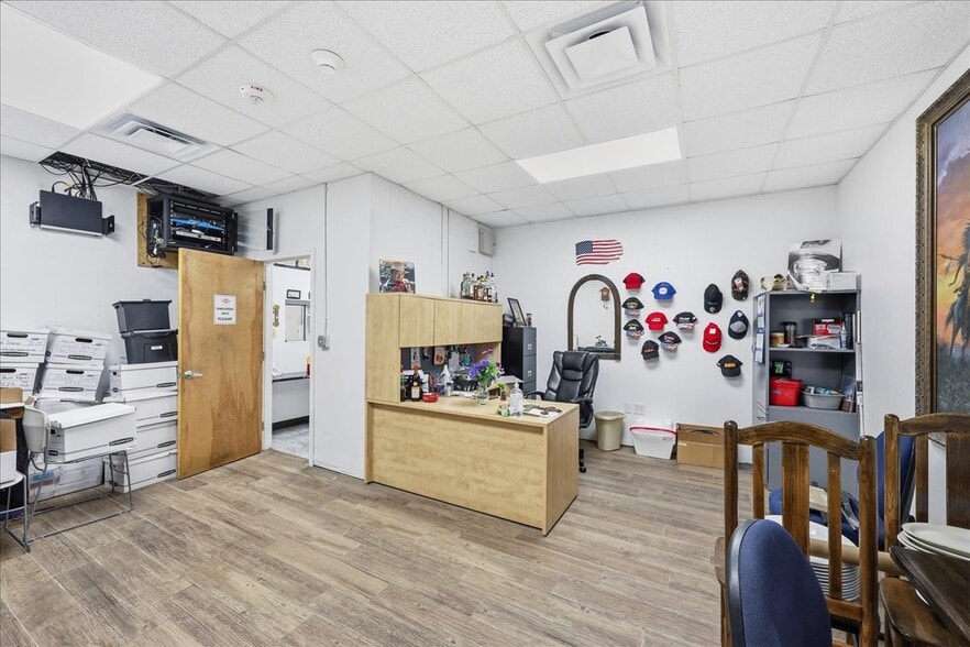 More Photos Of 3720 W Park Ave, Orange Flex For Sale