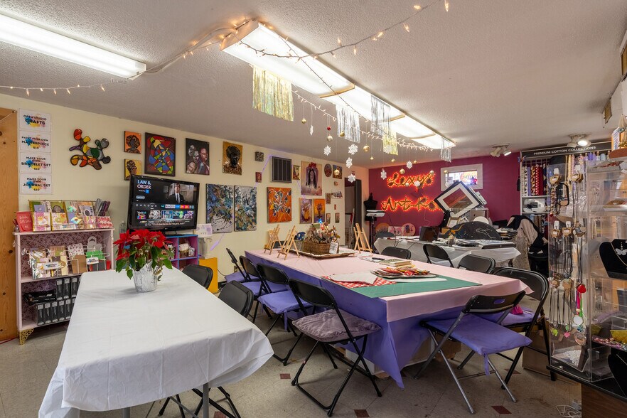 More Photos Of 828 E Main St, Carbondale General Retail For Sale