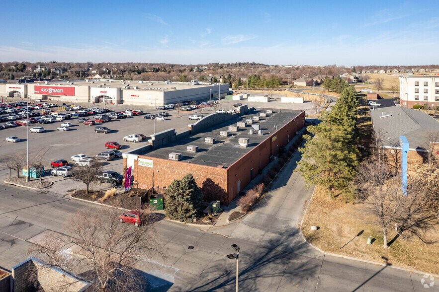 More Photos Of 2551-2587 S 177th Plz, Omaha Storefront Retail Office For Lease