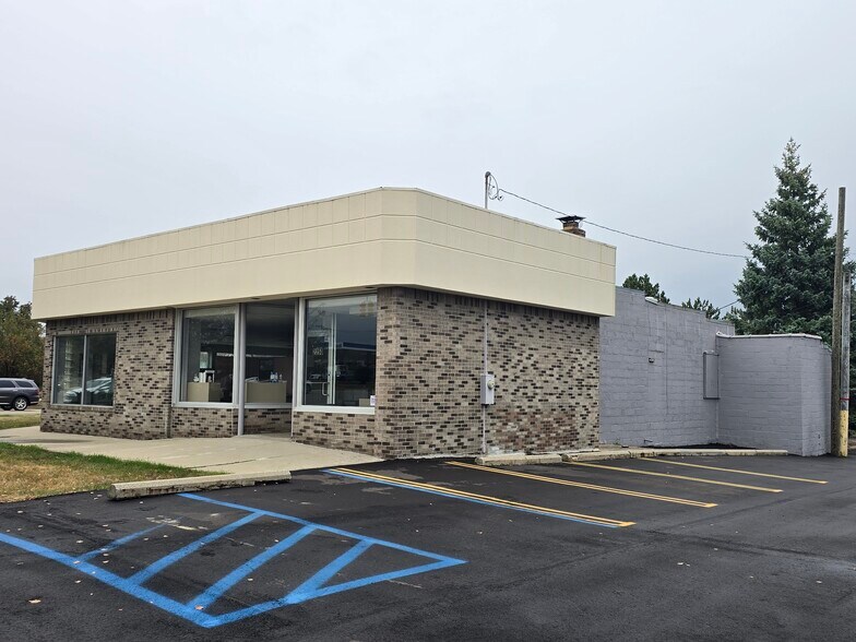 More Photos Of 2250 Pontiac Rd, Auburn Hills Office For Lease