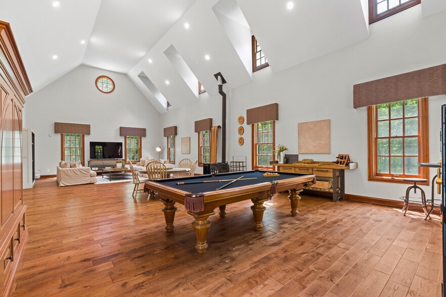 More Photos Of 5455 Plantation Rd, Sunbury Lodge Meeting Hall For Sale