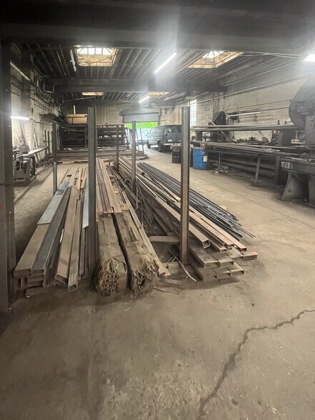 More Photos Of 8819 76th Ave, Glendale Distribution For Lease