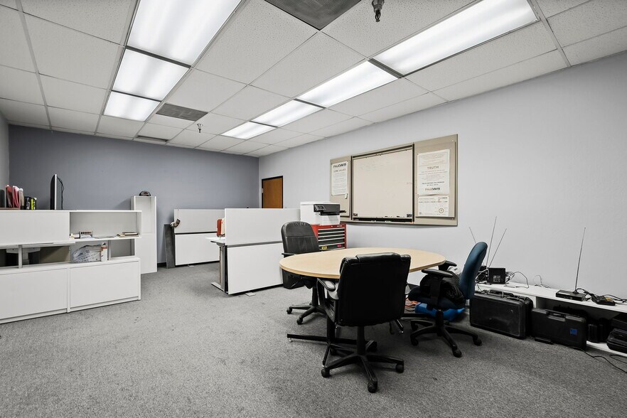 More Photos Of 802-808 Packer Way, Sparks Warehouse For Lease