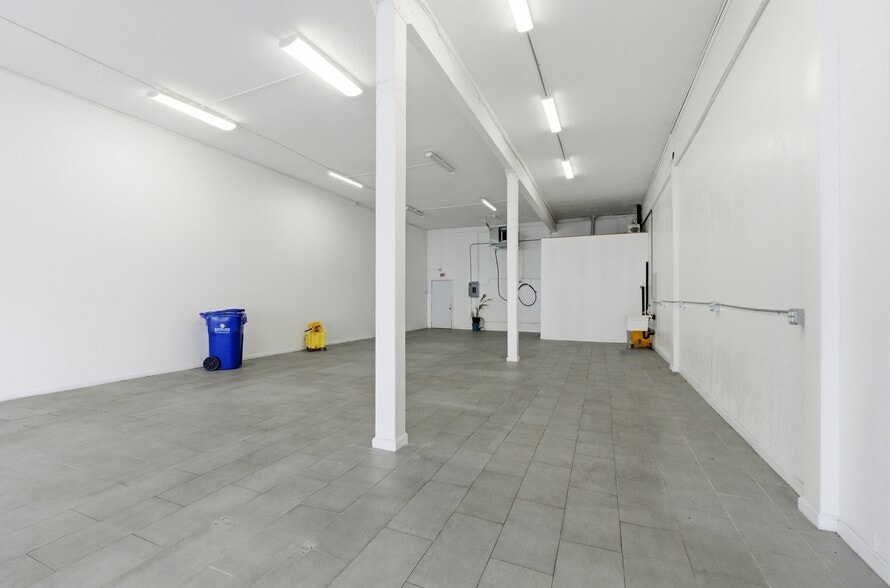 More Photos Of 7101-7105 International Blvd, Oakland Storefront For Lease