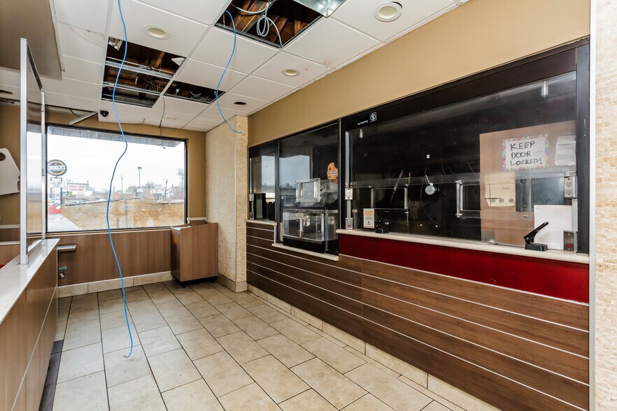 More Photos Of 224 E 103rd St, Chicago Fast Food For Sale