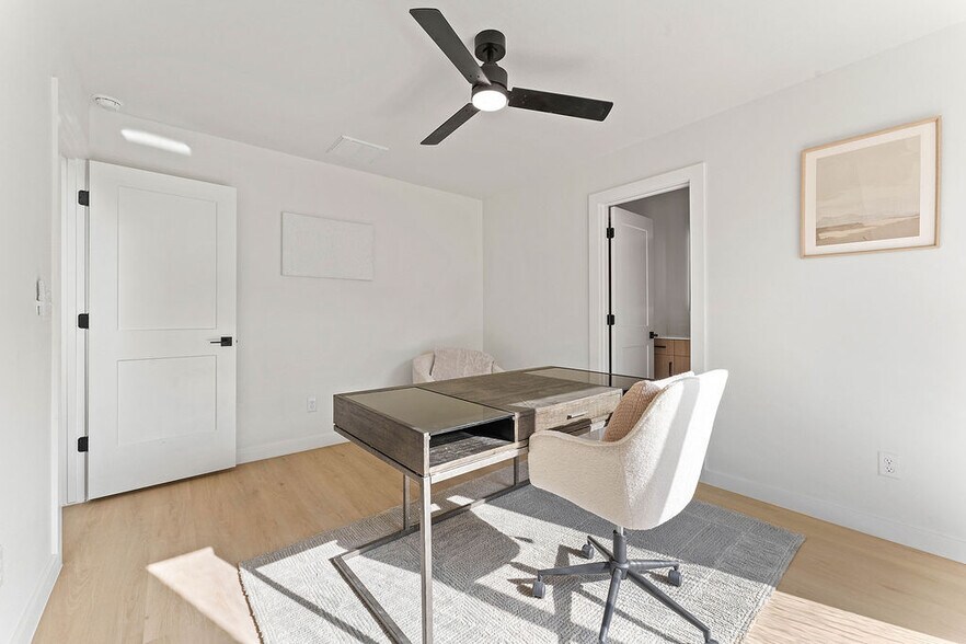 More Photos Of 1982 S Razorback Rd, Fayetteville Apartments For Sale