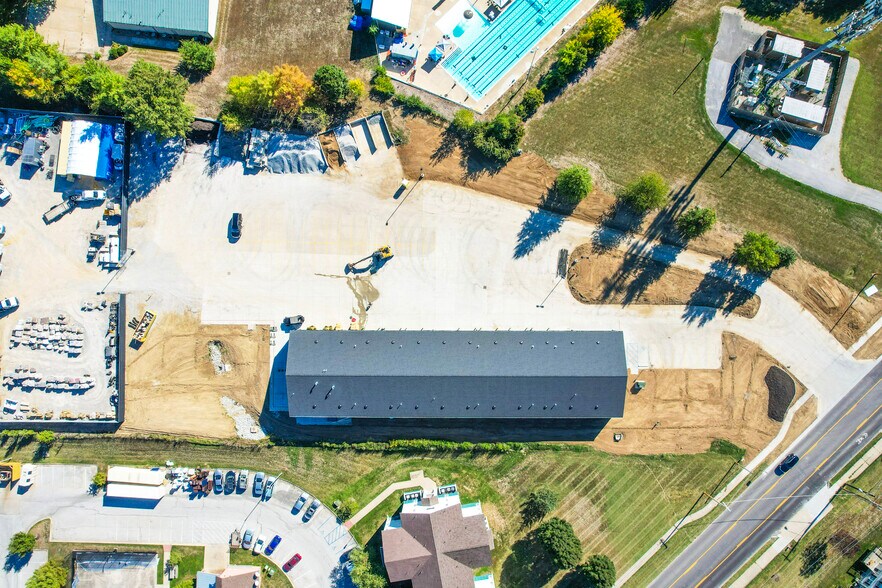 More Photos Of 3100 Old 63 S, Columbia Showroom For Sale