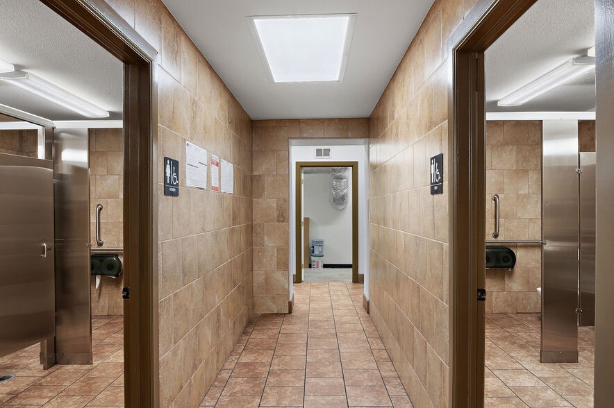 More Photos Of 220-222 W 2nd St, Pueblo Light Manufacturing For Lease