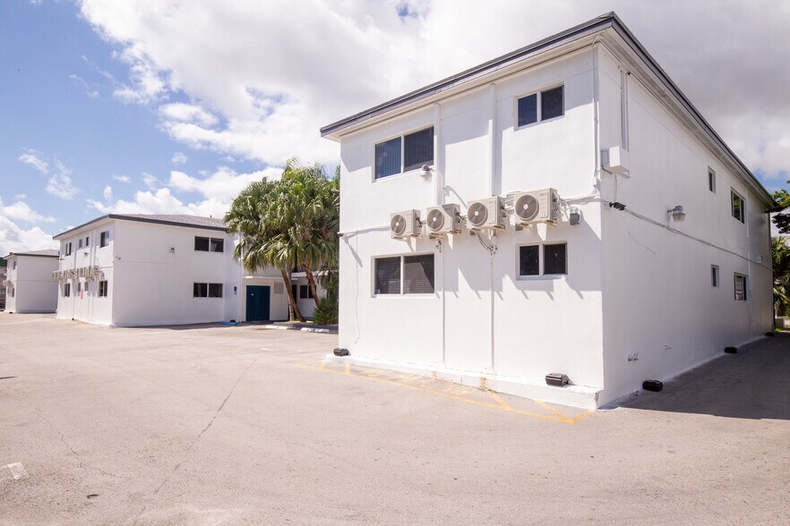 More Photos Of 13201 Memorial Hwy, North Miami Apartments For Sale