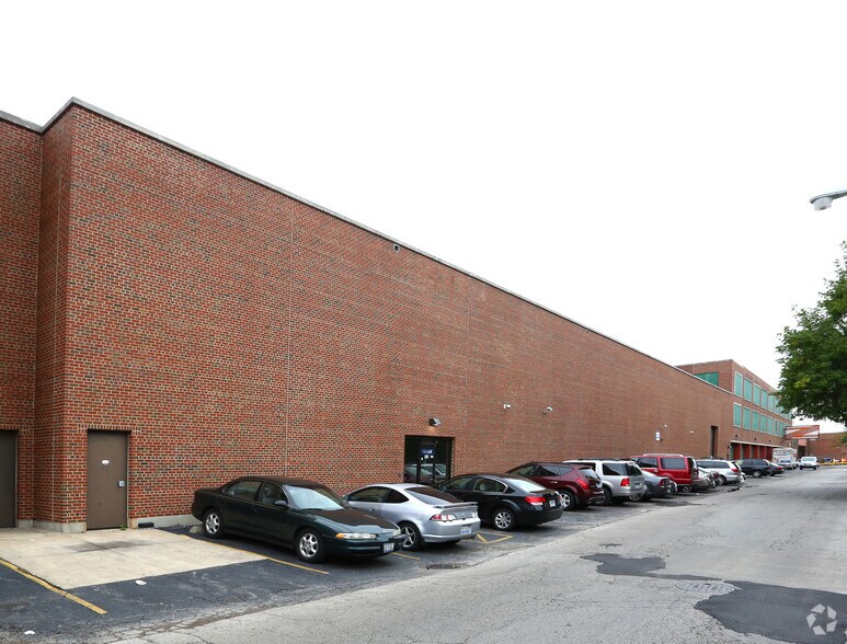 More Photos Of 3033 N Knox Ave, Chicago Warehouse For Lease