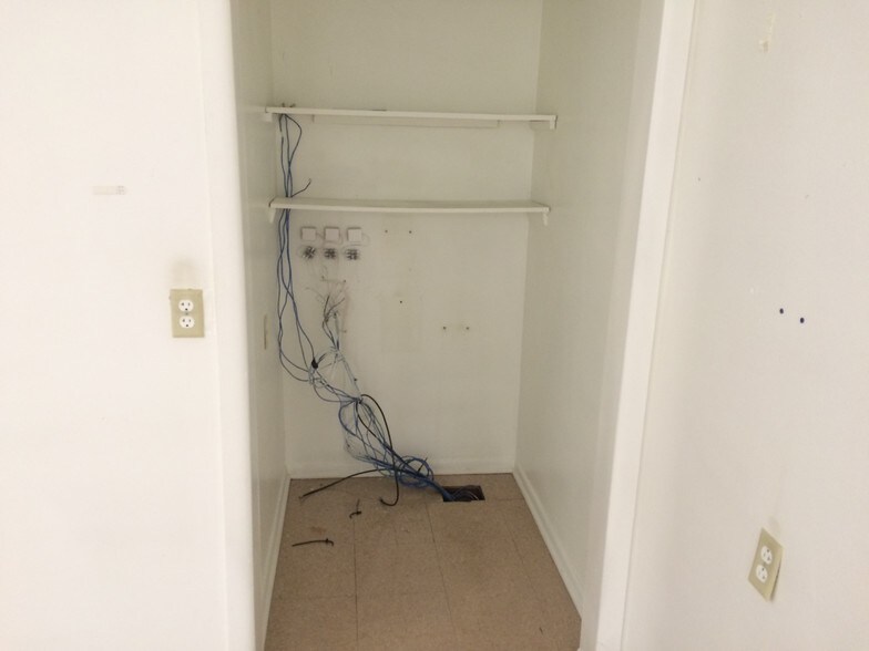 More Photos Of 820 Midland Ave, Midland Storefront Retail Residential For Lease