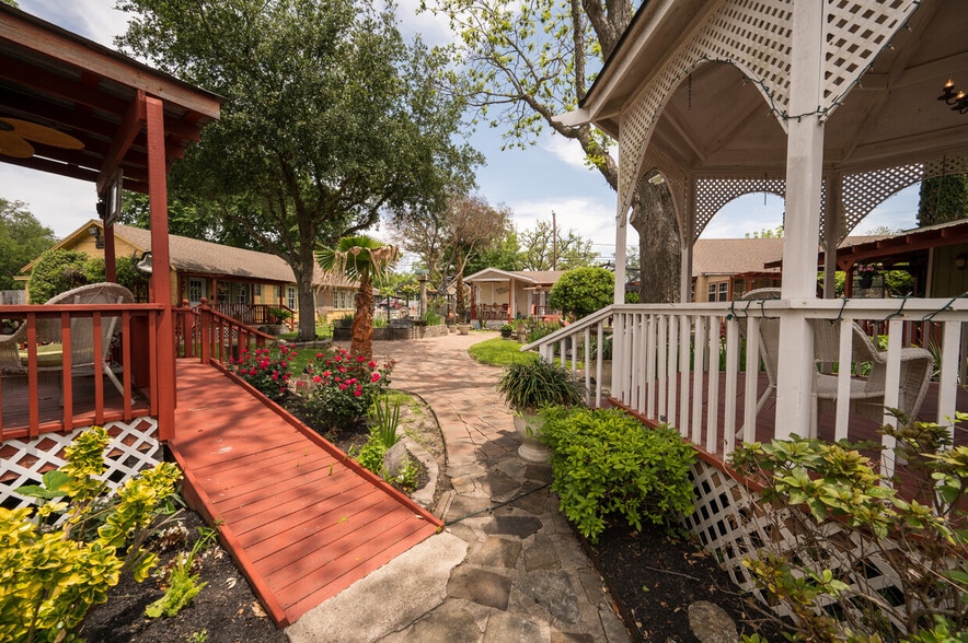 More Photos Of 509 8th St, Kemah Hospitality For Sale