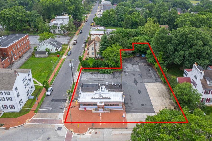 More Photos Of 113 W Broadway, Salem Restaurant For Sale