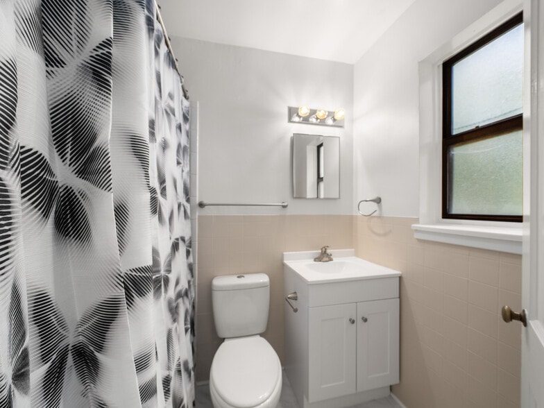 More Photos Of 615 Biltmore Ave, Asheville Apartments For Sale