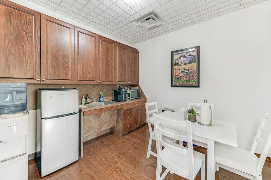 More Photos Of 3821 Juniper Trace, Bee Cave Loft Creative Space For Sale