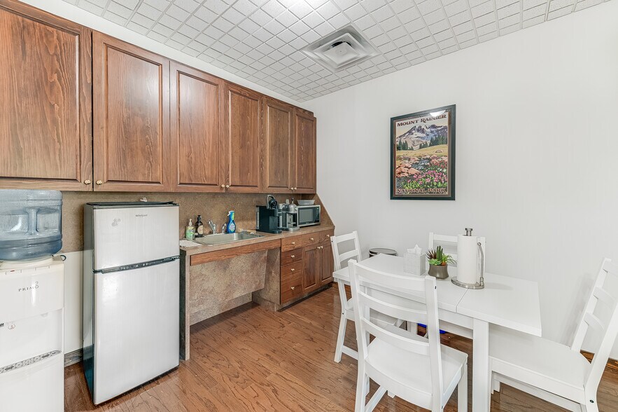 More Photos Of 3821 Juniper Trce, Austin Loft Creative Space For Sale