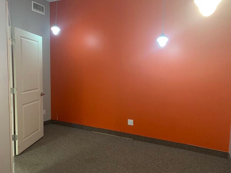 More Photos Of 356-358 Main St E, Hamilton Storefront Retail Residential For Lease