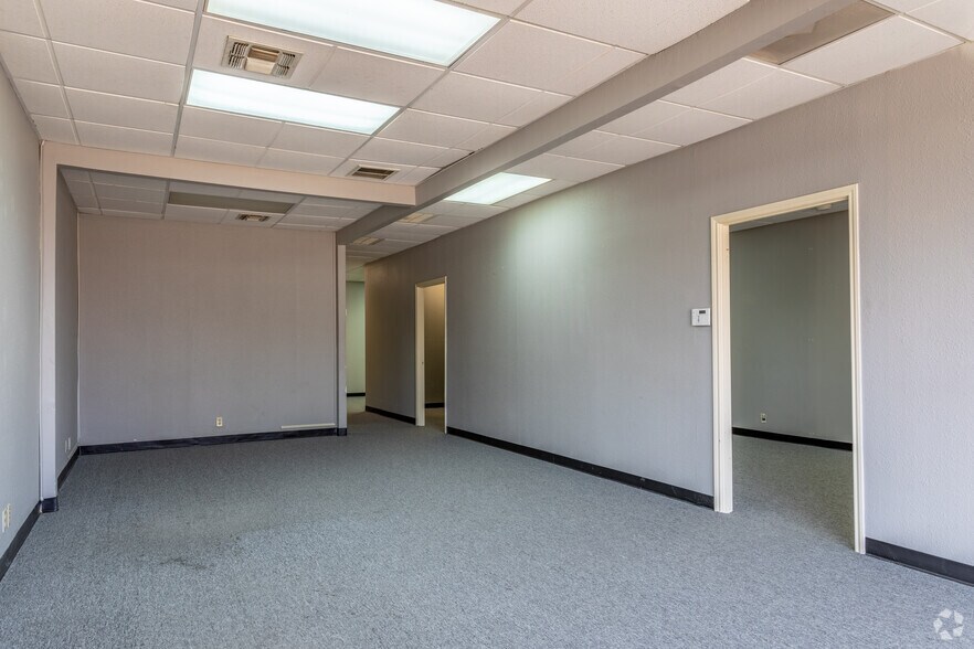 More Photos Of 10103-10123 Broadway St, San Antonio Research And Development For Lease