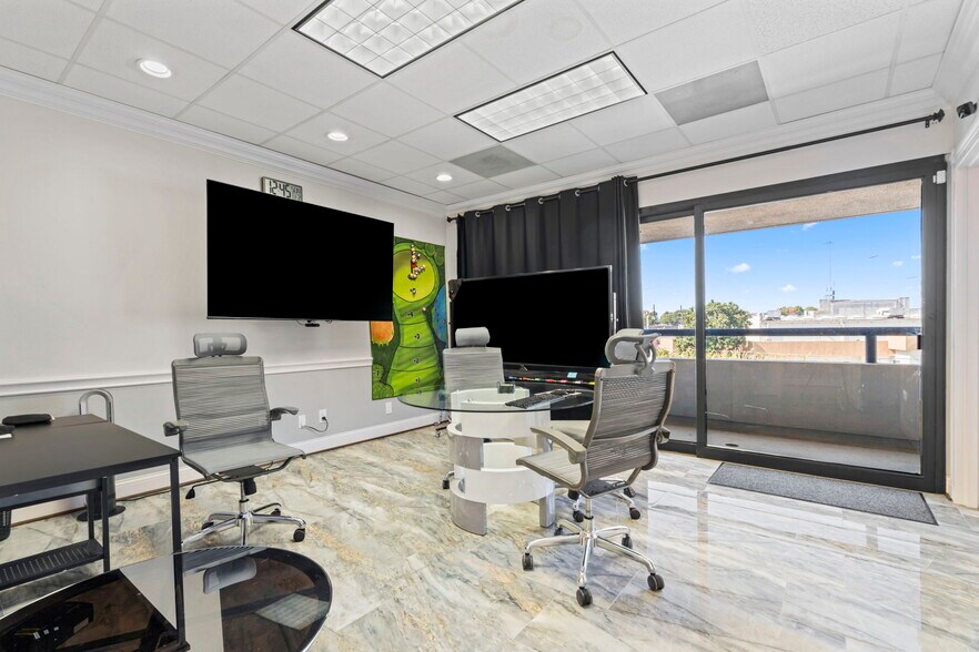 More Photos Of 25010 Oakhurst Dr, Spring Medical For Sale