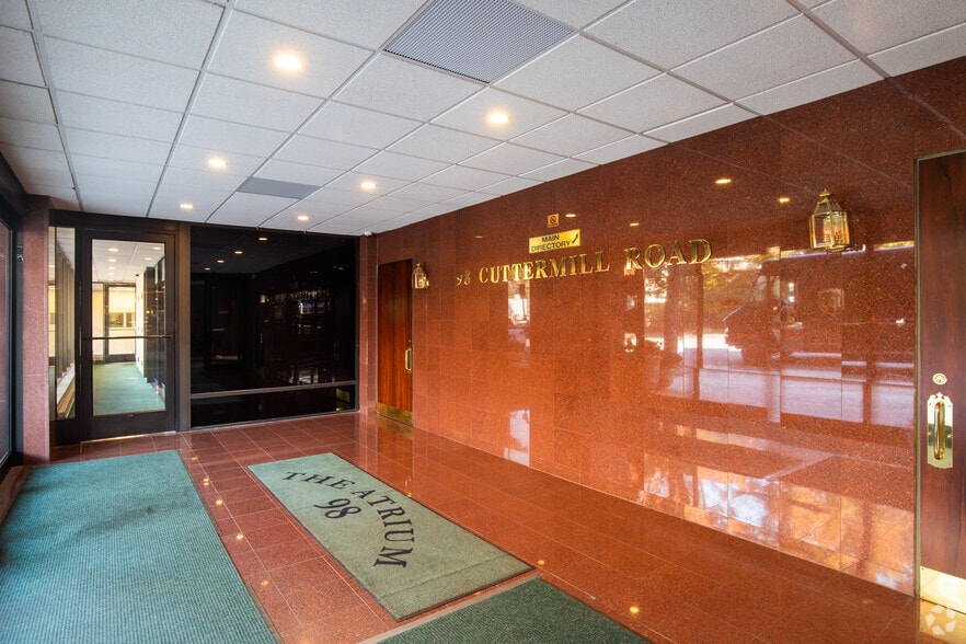 More Photos Of 98 Cuttermill Rd, Great Neck Office For Lease