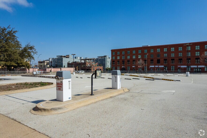 More Photos Of 210 E 7th St, Fort Worth Office For Lease