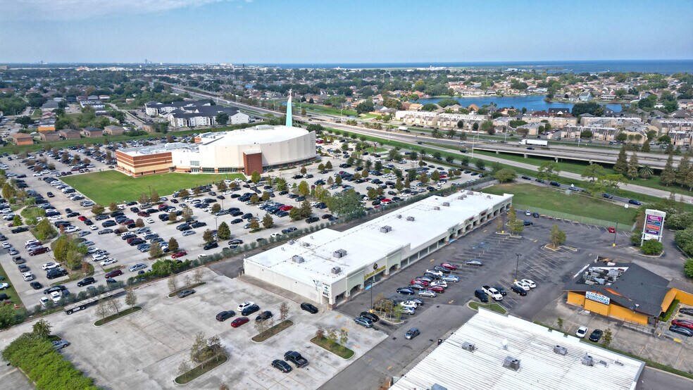More Photos Of 5790 Crowder Blvd, New Orleans Health Club For Sale