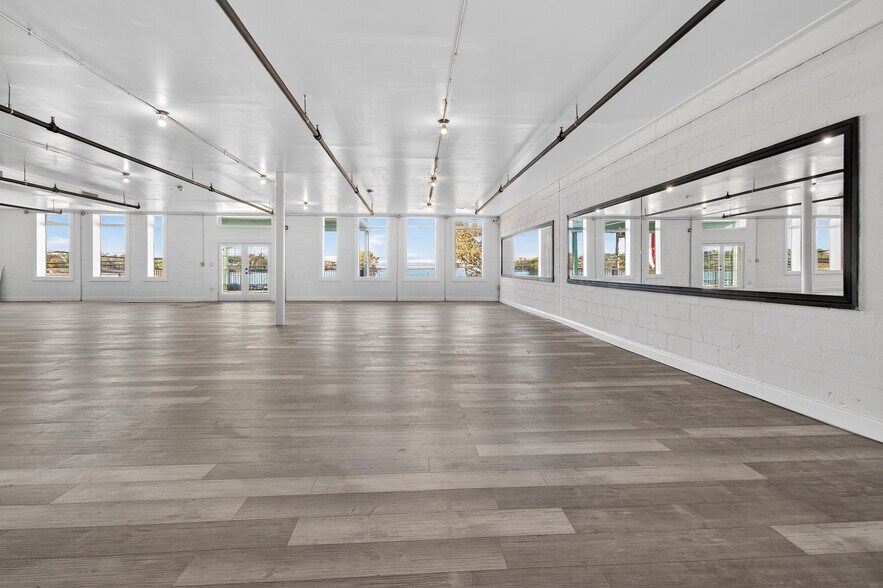 More Photos Of 17 W Front St, Keyport General Retail For Lease