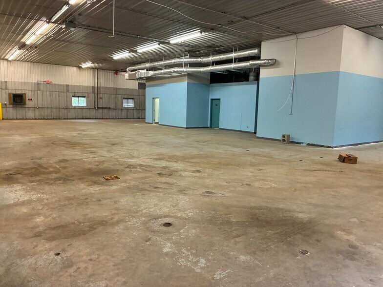 More Photos Of 6263 Taft Rd, Syracuse Warehouse For Lease