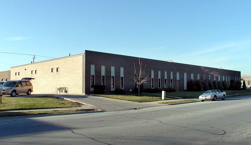 More Photos Of 740-742 Lively Blvd, Elk Grove Village Manufacturing For Sale