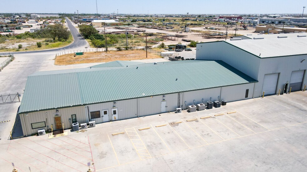 More Photos Of 3201 W Murphy St, Odessa Warehouse For Sale