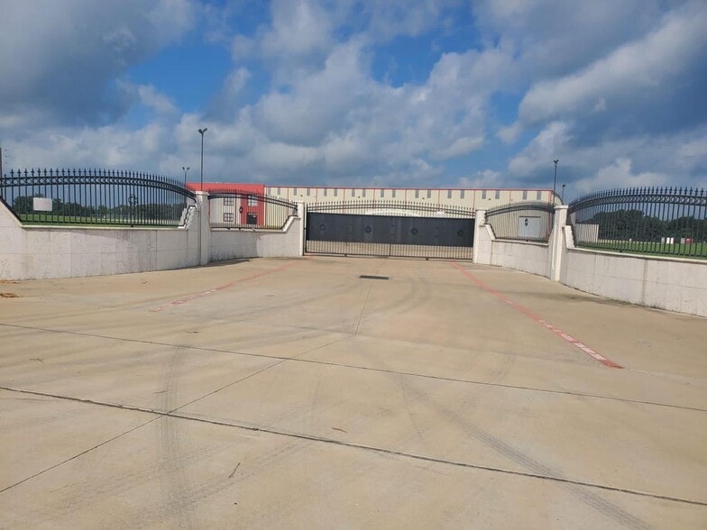 More Photos Of 25777 Nelson Rd, Hempstead Warehouse For Sale