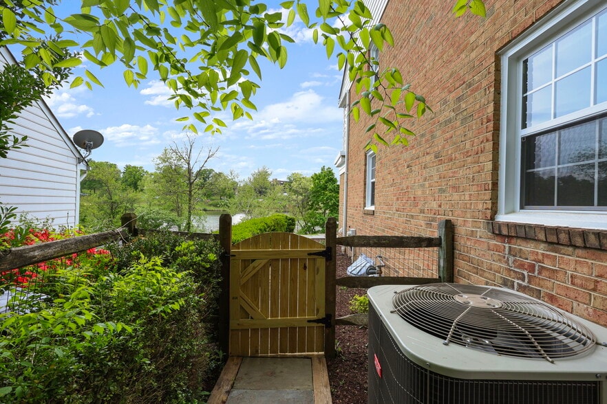 More Photos Of 9725 Lookout Pl, Gaithersburg Healthcare For Sale