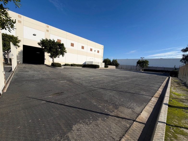 More Photos Of 1689 S Parco Ave, Ontario Warehouse For Sale