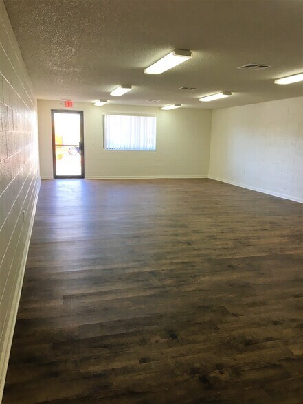 More Photos Of 4045 W Quail Ave, Las Vegas Warehouse For Lease