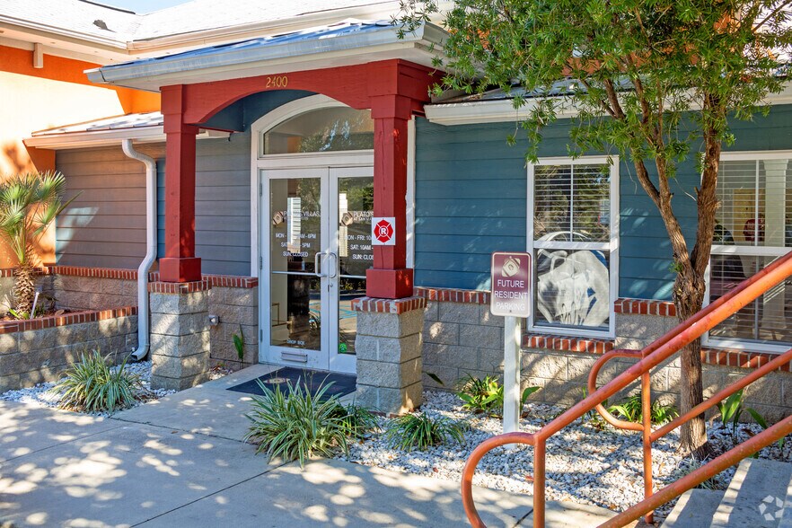 More Photos Of 2400 W Tharpe St, Tallahassee Apartments For Sale