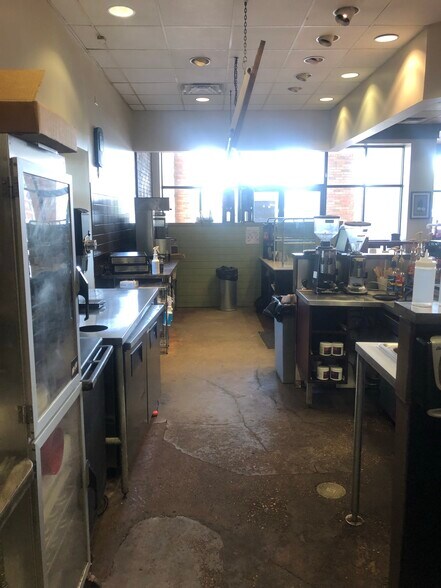 More Photos Of 3930 Burbank Dr, Baton Rouge Fast Food For Lease