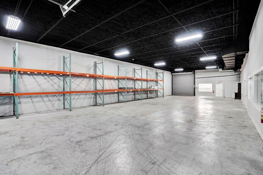 More Photos Of 2521 NE 4th Ave, Pompano Beach Flex For Lease