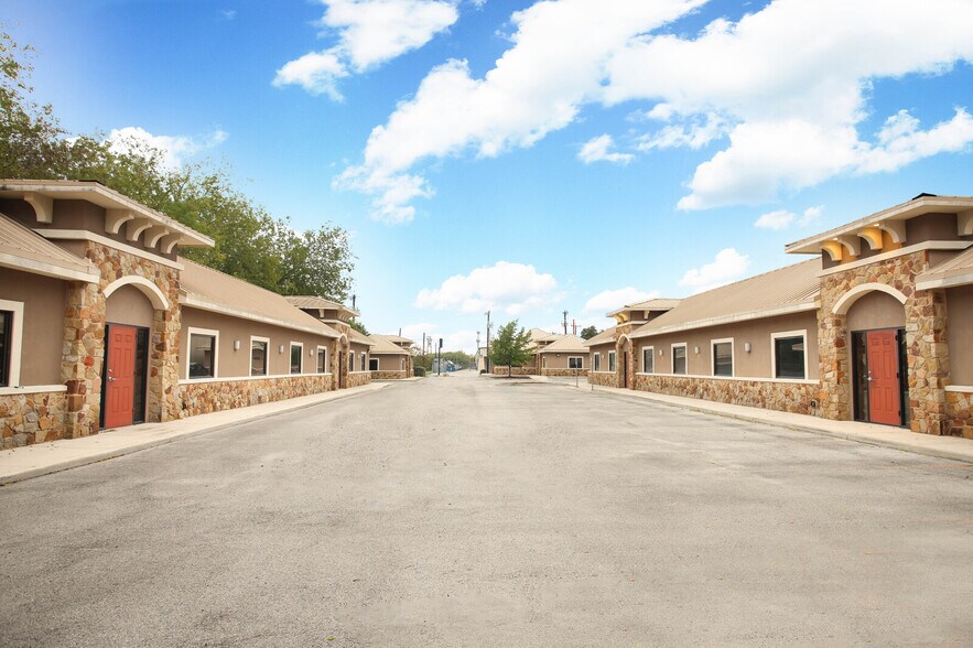 More Photos Of 8860 Oakland Rd, San Antonio Office For Sale