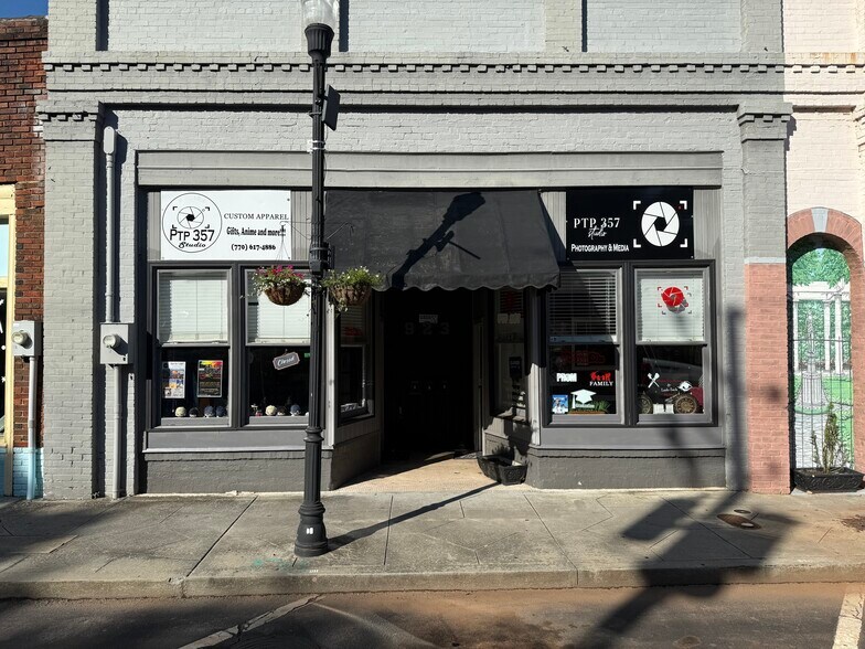 More Photos Of 923 Commercial St, Conyers Storefront For Sale