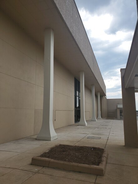 More Photos Of 2234-2288 E South Blvd, Montgomery Storefront For Sale