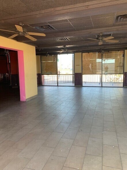 More Photos Of 9220 Gulf Fwy, Houston Freestanding For Lease