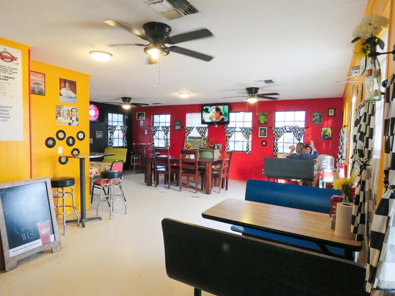 More Photos Of 809 Wood Ave, Woodsboro Restaurant For Sale