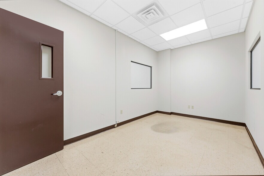 More Photos Of 161 Adena Ln, Clarksburg Office For Lease